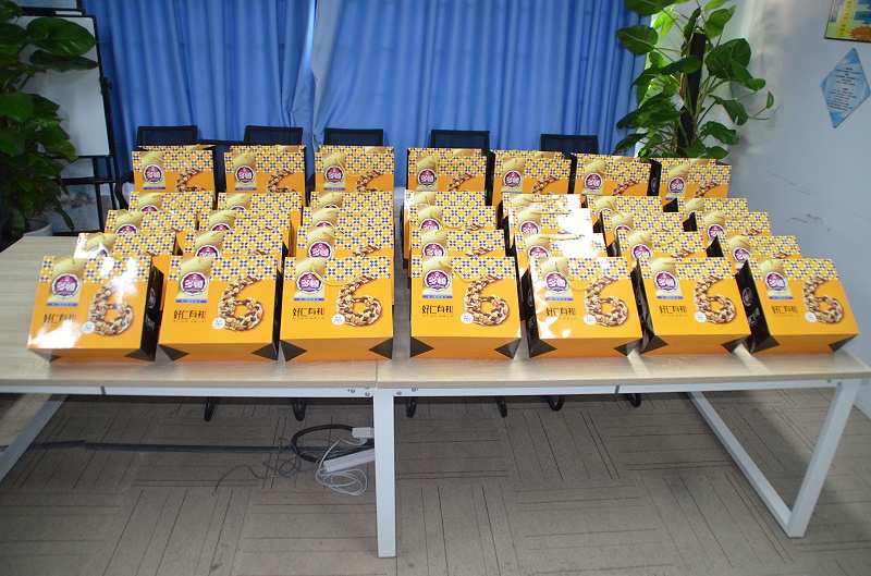 宇凡微電子產(chǎn)品開發(fā)公司員工月餅禮品